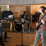 練習をするバンドメンバー