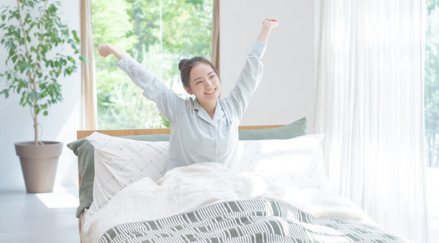 気持ちよく目覚めた女性